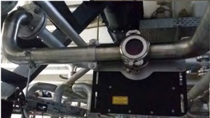 在線近紅外光譜配置了管道流通池，安裝在油脂流動的管道上。