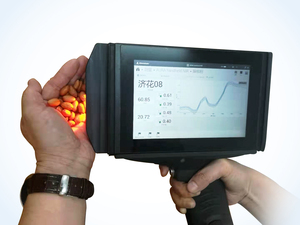 近紅外光譜儀在育種行業的檢測，便攜式近紅外光譜儀可隨時隨地的對種子進行檢測，更好的種子篩選和育種迭代。